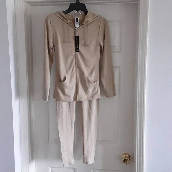 2 piece leisure jacket and leggings - Picture 1 of 6